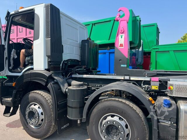 Autocamion cu cârlig pentru containere IVECO IVECO TRAKKER T-WAY AD540 NUOVO SCARRABILE