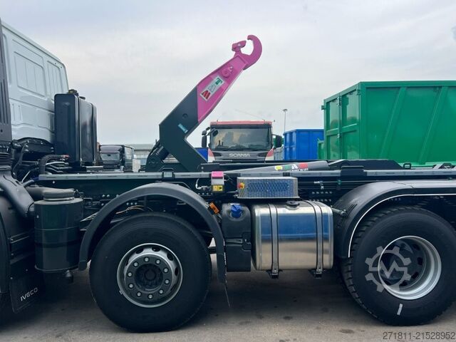 Autocamion cu cârlig pentru containere IVECO IVECO TRAKKER T-WAY AD540 NUOVO SCARRABILE