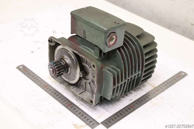 Převodový motor 0,07/0,27 kW, 680/2900 ot./min Mannesmann Demag 13/6 PF 8/2