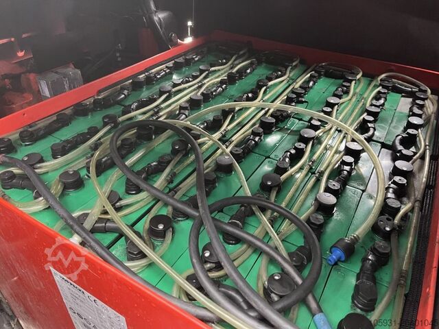 Електричний 4 -колісний навантажувач Linde E30HL-01/600