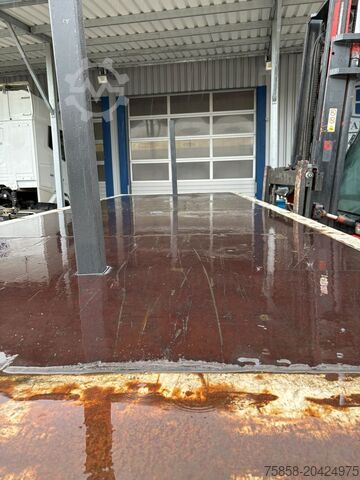 Krone Plattform 7,82m mit Steckrungen mittig