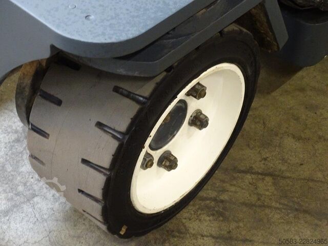四向侧装载机 Combilift C3000