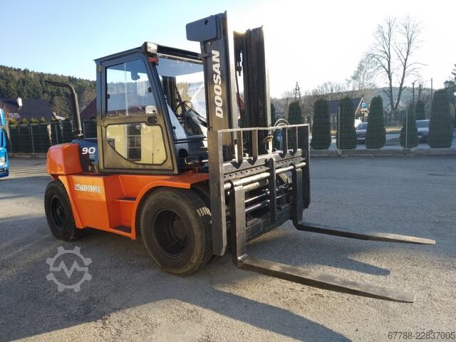 Viljuškar sa četiri točka DOOSAN D90S-5 / 9 ton