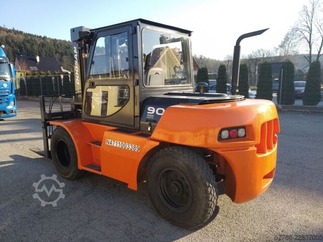 Viljuškar sa četiri točka DOOSAN D90S-5 / 9 ton