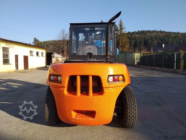 Viljuškar sa četiri točka DOOSAN D90S-5 / 9 ton