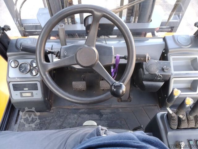 Viljuškar sa četiri točka DOOSAN D90S-5 / 9 ton