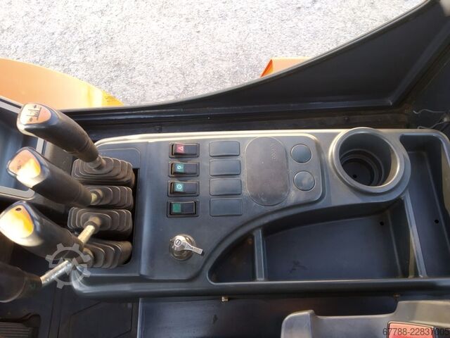 Viljuškar sa četiri točka DOOSAN D90S-5 / 9 ton