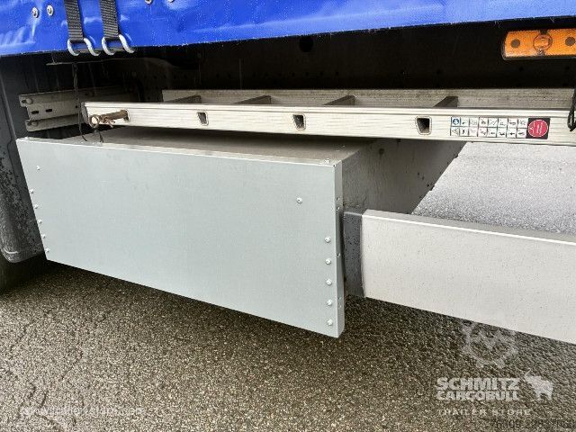 幌付きオープンセミトレーラー Schmitz Cargobull Curtainsider Mega Getränke