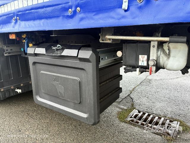 幌付きオープンセミトレーラー Schmitz Cargobull Curtainsider Mega Getränke