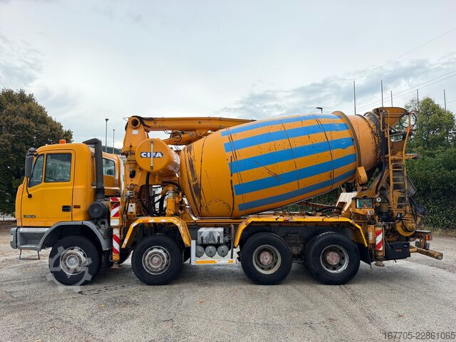 Concrete pump truck Astra HD7 84.42
