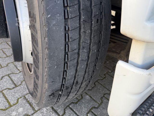 Flatbed truck with tarp IVECO Eurocargo 190EL32/P Schiebeplane E6 LBW 2200kg