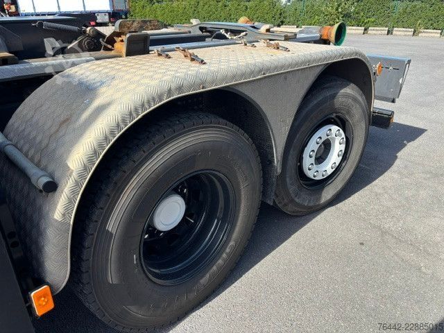 รถบรรทุกขนถ่ายตู้คอนเทนเนอร์แบบตะขอ (roll-off) VOLVO FH420-6X2/4-MOTORSEITIG-KFZ BRIEF-TOP