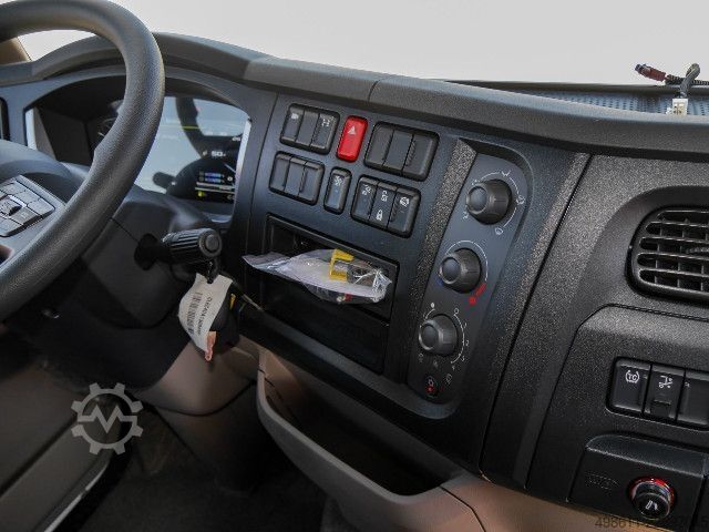 厢式货车 DAF XB230FA, 12t, Koffer 7,30, Automatik,
