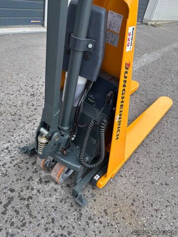 Wózek wysokiego podnoszenia Jungheinrich Scherenhubwagen AMX 10e