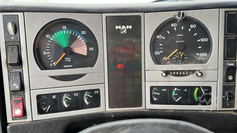 Volquete de 3 lados MAN 33.463 (STEEL SUSP. / CLEAN TRUCK / GOOD TYRES ...