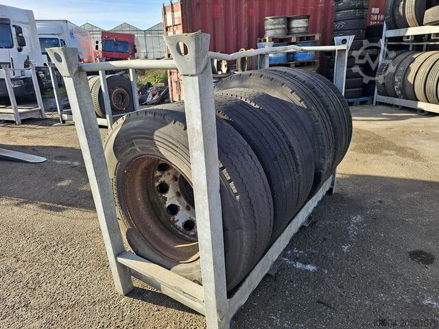 Chassis divers TRAILER TIRE.