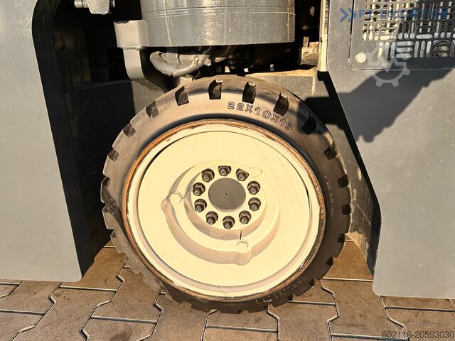 Περονοφόρο ανυψωτικό 4 κατευθύνσεων Combilift C3000CB / LPG / TRIPLEX - 4900MM / LPG