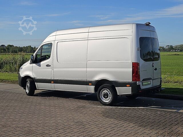 MERCEDES-BENZ SPRINTER 319 L2H2 RWD 3,5 t Ťažné zariadenie Automat 3 miesta MBUX Navigácia Kamera Kl MERCEDES-BENZ SPRINTER 319 L2H2 RWD 3.5t-Trekhaak Automaat 3 ...