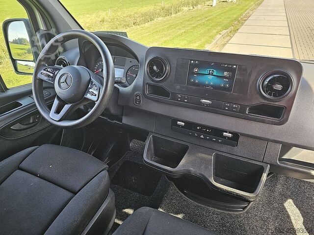MERCEDES-BENZ SPRINTER 319 L2H2 RWD 3,5 t Ťažné zariadenie Automat 3 miesta MBUX Navigácia Kamera Kl MERCEDES-BENZ SPRINTER 319 L2H2 RWD 3.5t-Trekhaak Automaat 3 ...