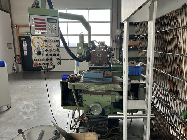 Universal-Werkzeugfräsmaschine MAHO MH 700