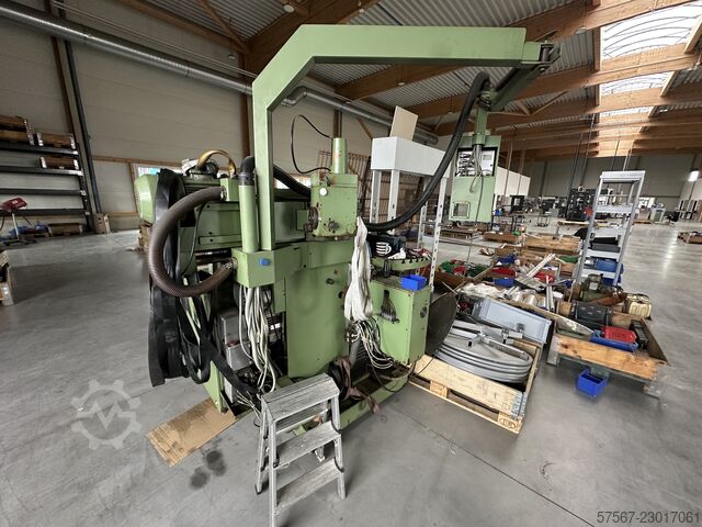 Universal-Werkzeugfräsmaschine MAHO MH 700