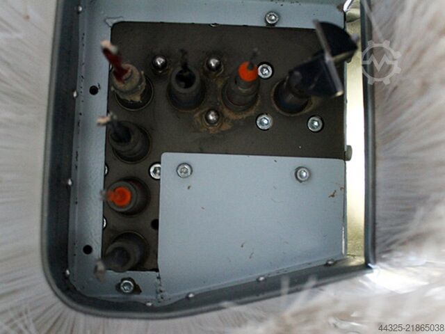Обрабатывающий центр с раскладывающимся столом WEEKE VANTAGE 24 L