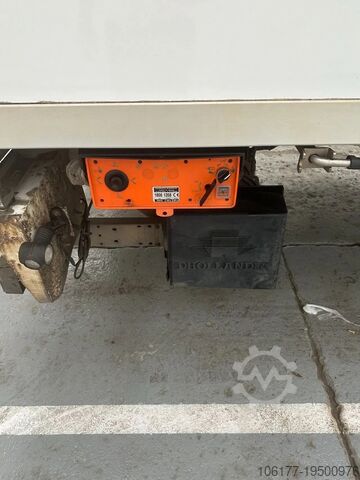 Transportasi berpendingin/beku Renault D 12  220 / 264728 km