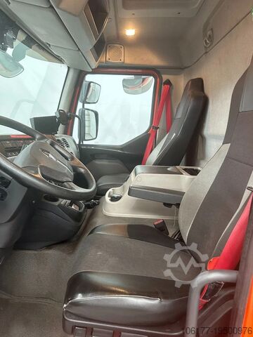 Transportasi berpendingin/beku Renault D 12  220 / 264728 km