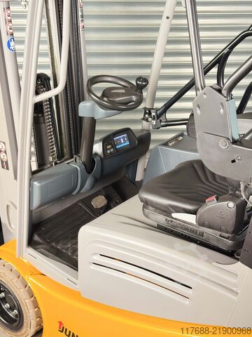 חשמלי 3 גלגלים Jungheinrich EFG 218k - Service Neu - Batterie 88% - Triplex