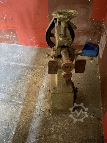 滚边机（也称为咬口机） Swaging Machine (Jenny Machine) 