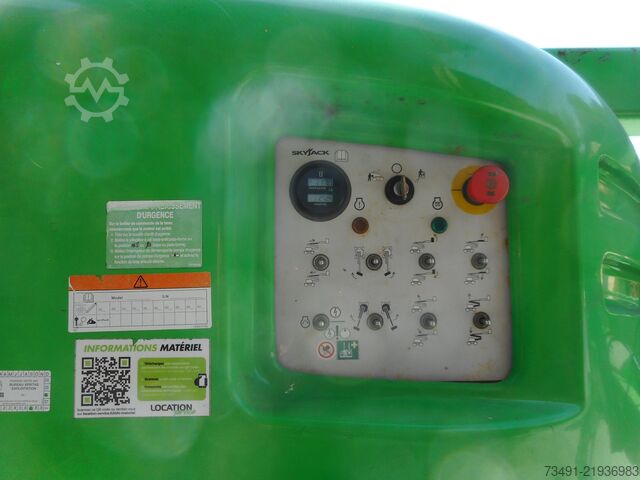 テレスコピック作業プラットフォーム Skyjack SJ51AJ Diesel Allrad 18m