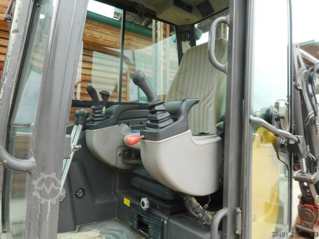 Mini-escavadora Volvo ECR50D mit POWERTILT