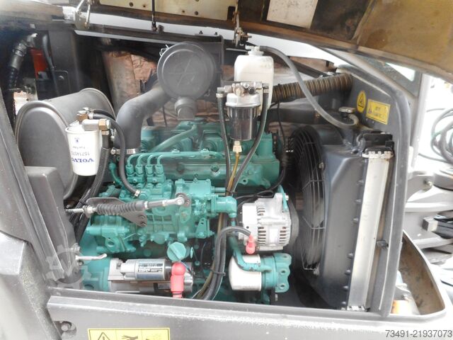 Mini-escavadora Volvo ECR50D mit POWERTILT