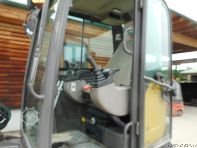 Mini-escavadora Volvo ECR50D mit POWERTILT