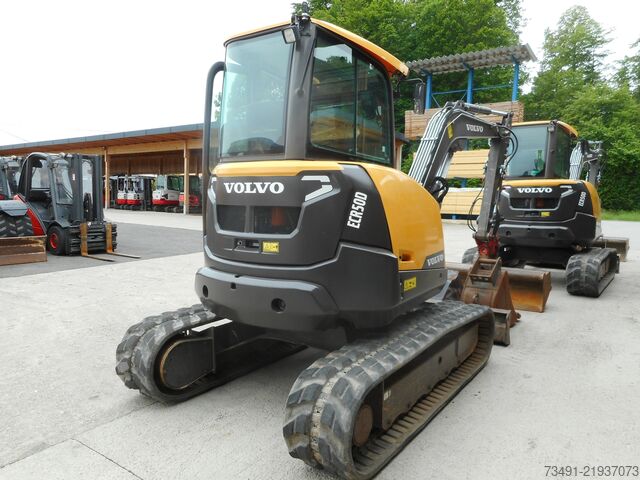 Mini-escavadora Volvo ECR50D mit POWERTILT