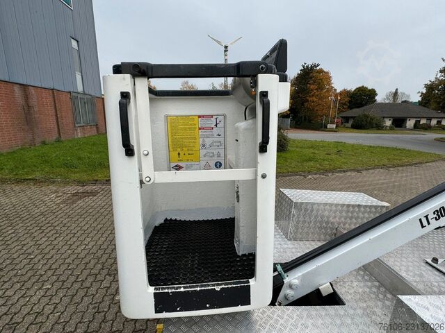 Plataforma elevadora sobre camión IVECO Daily 35S14 Hubarbeitsbühne Versalift 11,2 Meter