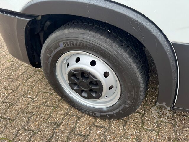 Xe van thùng kín IVECO Daily 35S14 Hi-Matic Kastenwagen *Klima*Tempomat
