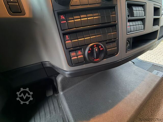 Transporter mit Koffer MAN TGL 8.190  Isolier Koffer mit Ladebordwand