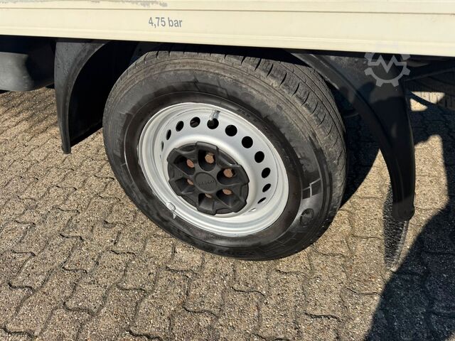 Transporter mit Koffer IVECO Daily 35S13 Koffer mit Ladebordwand*Klima*
