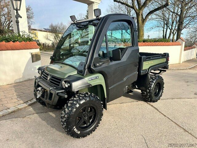 Yard tractor John-Deere Gator XUV 855D