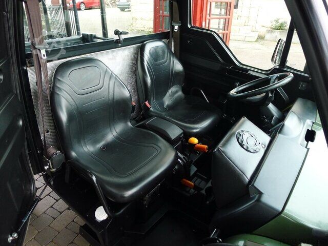 Yard tractor John-Deere Gator XUV 855D