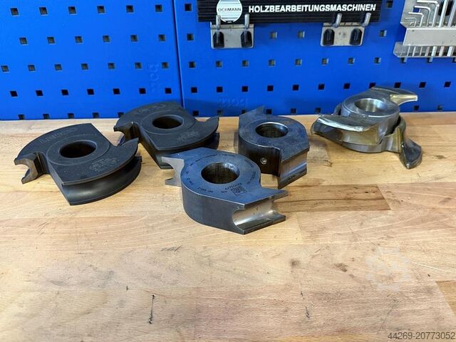 دفعة من آلات تشكيل القضبان المستديرة