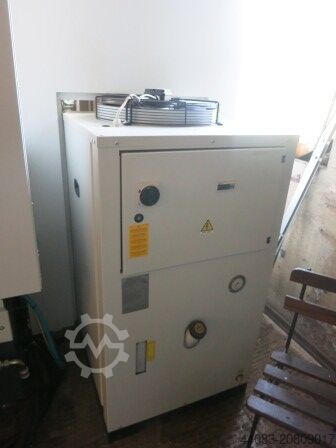 Pionowe centrum obróbcze Emco MMV 2000