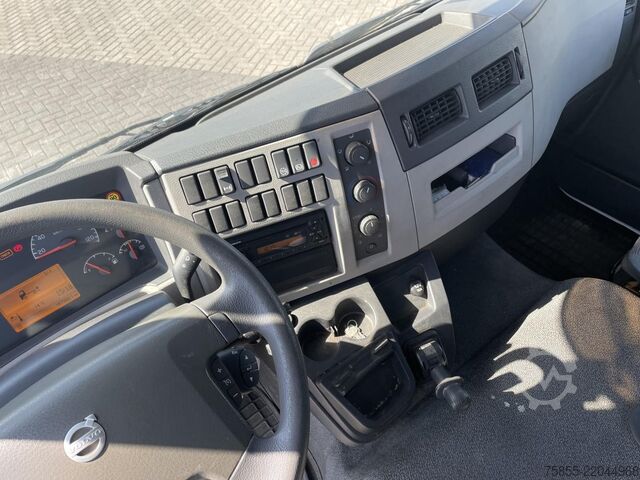 Walizka Volvo FL240 Closed Box / Loading Lift / 157.000 KM