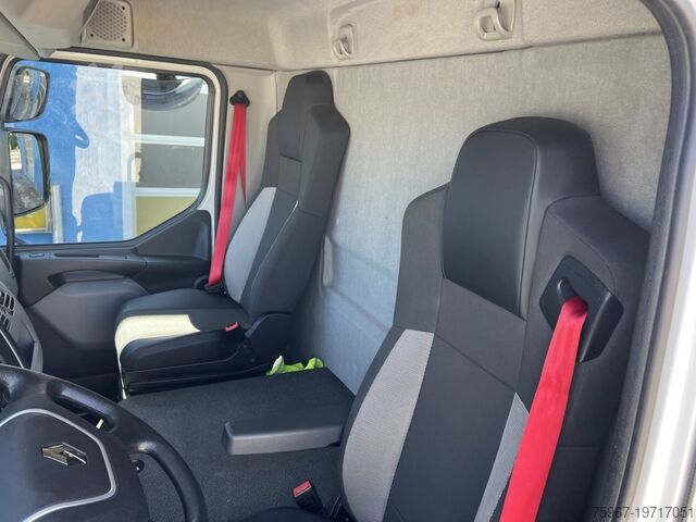 Autocarro con furgone e sponda idraulica Renault D 280