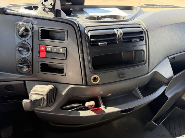 रेफ्रिजरेटर बॉडी वैन MERCEDES-BENZ ATEGO 821 L Kühlkoffer 6,2 m LBW 1 T*Luft HA