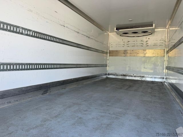 Furgon sa rashladnim sandukom MERCEDES-BENZ ATEGO 821 L Kühlkoffer 6,2 m LBW 1 T*Luft HA