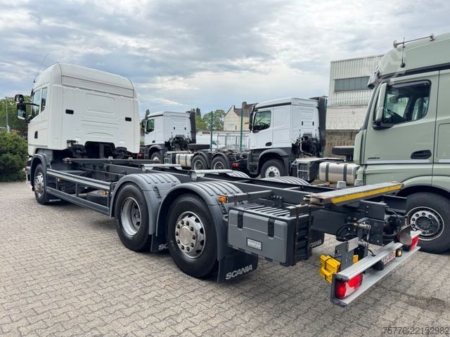 Caminhão com carroçaria intercambiável SCANIA R410 6x2   Euro6  Original 43.000Km  Bundeswehr