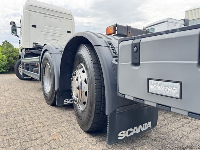 Caminhão com carroçaria intercambiável SCANIA R410 6x2   Euro6  Original 43.000Km  Bundeswehr