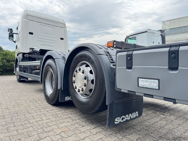 Caminhão com carroçaria intercambiável SCANIA R410 6x2   Euro6  Original 43.000Km  Bundeswehr